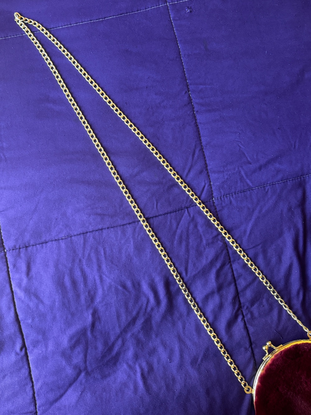 a new day Burgundy Crossbody with Gold Chain and Kiss Lock NWOT - Picture 2 of 14